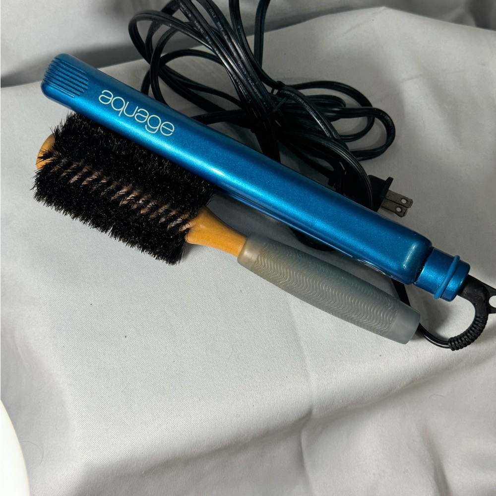 Salon Aquage Flat Iron with Aquage Brush